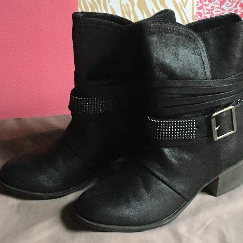 BLACK DISTRESS LADIES TEMPEST ANKLE BOOTS